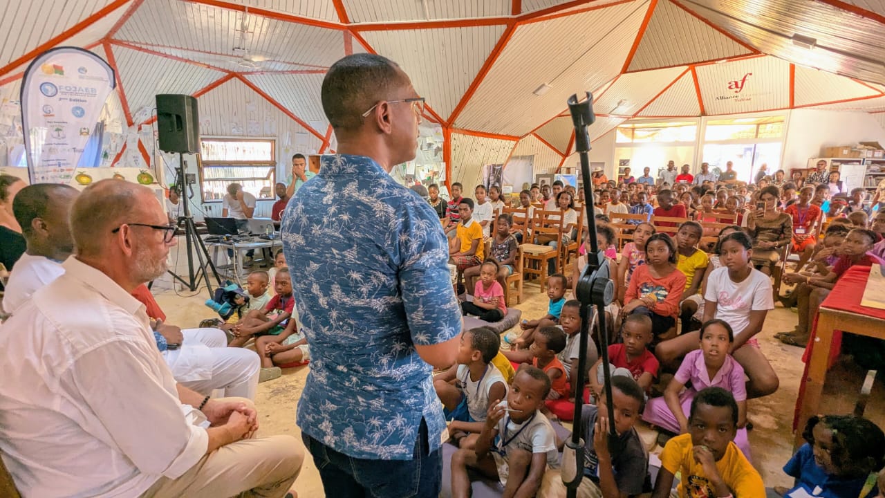 La jeunesse de Toliara initiée à l’économie bleue à travers le cinéma -  Le FOJAEB mise sur l’éducation précoce (Les enfants, acteurs clés de la préservation des océans)
